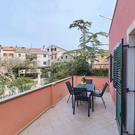 Apartament Dino 1 *