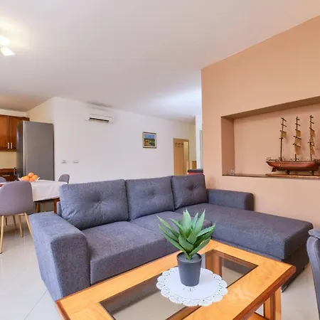 Dino 1 Apartament