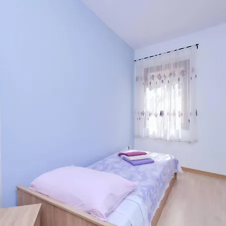 Apartman Dino 1 *