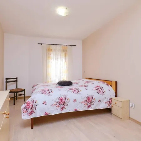 Dino 1 Apartman